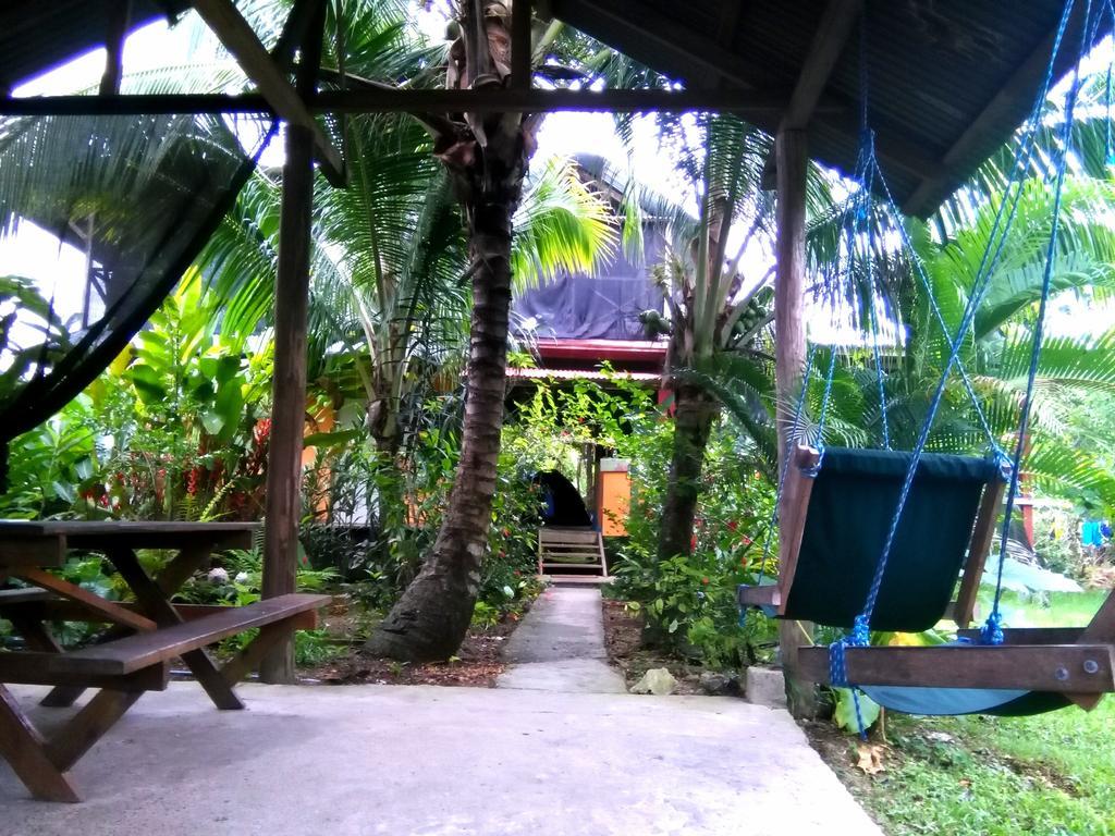 Surf Camp Hotel Бокас дел Торо Екстериор снимка