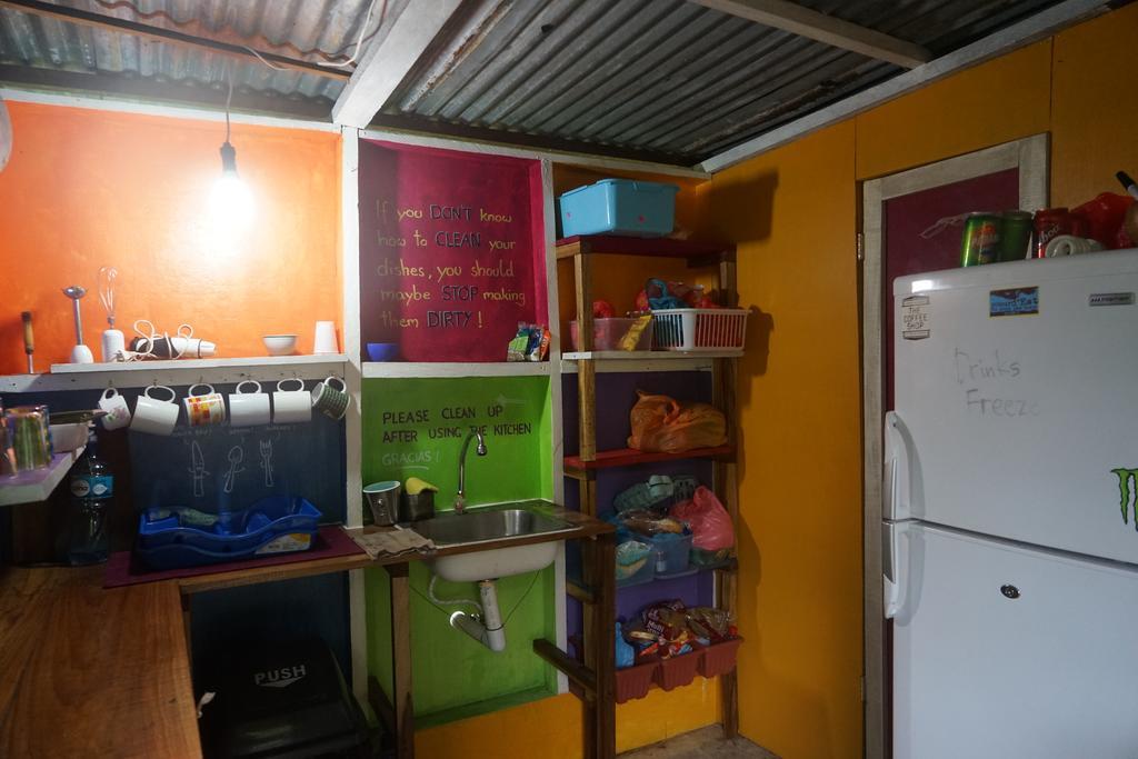 Surf Camp Hotel Бокас дел Торо Екстериор снимка