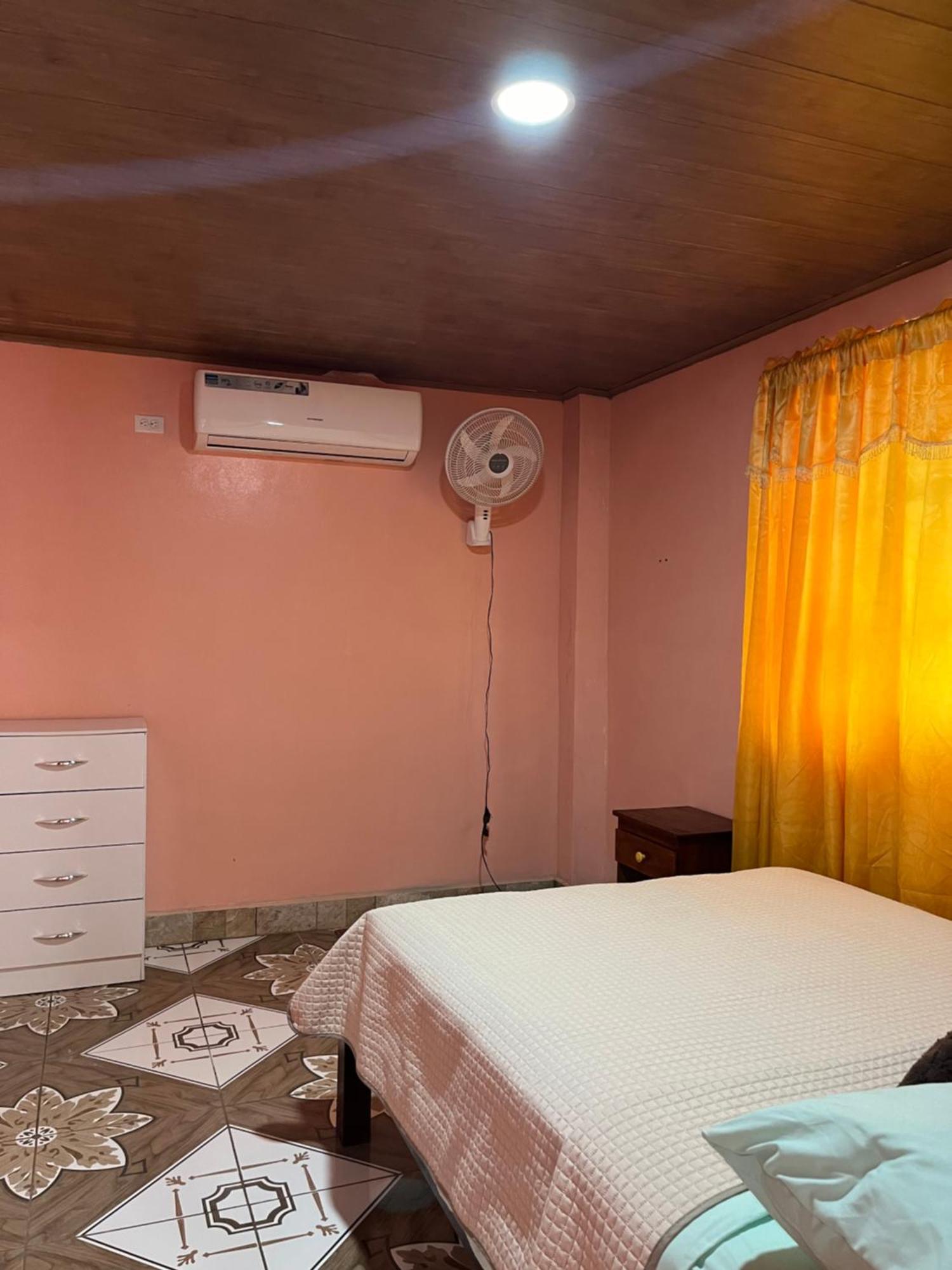 Surf Camp Hotel Бокас дел Торо Екстериор снимка