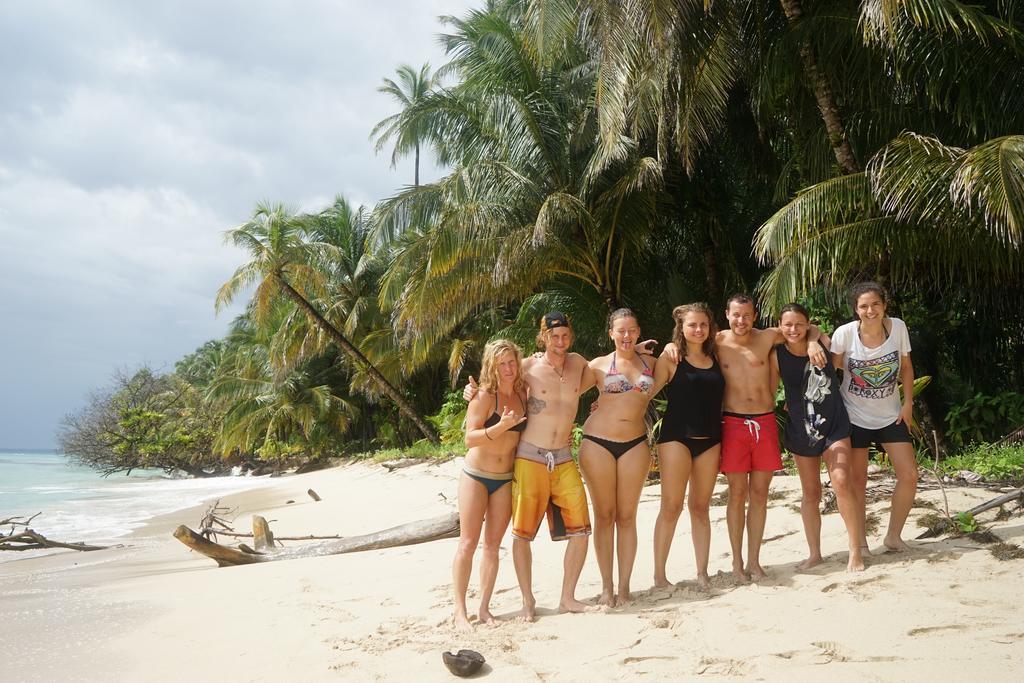 Surf Camp Hotel Бокас дел Торо Екстериор снимка