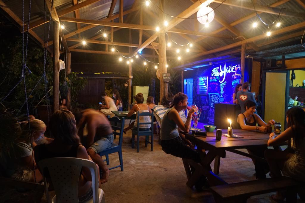 Surf Camp Hotel Бокас дел Торо Екстериор снимка